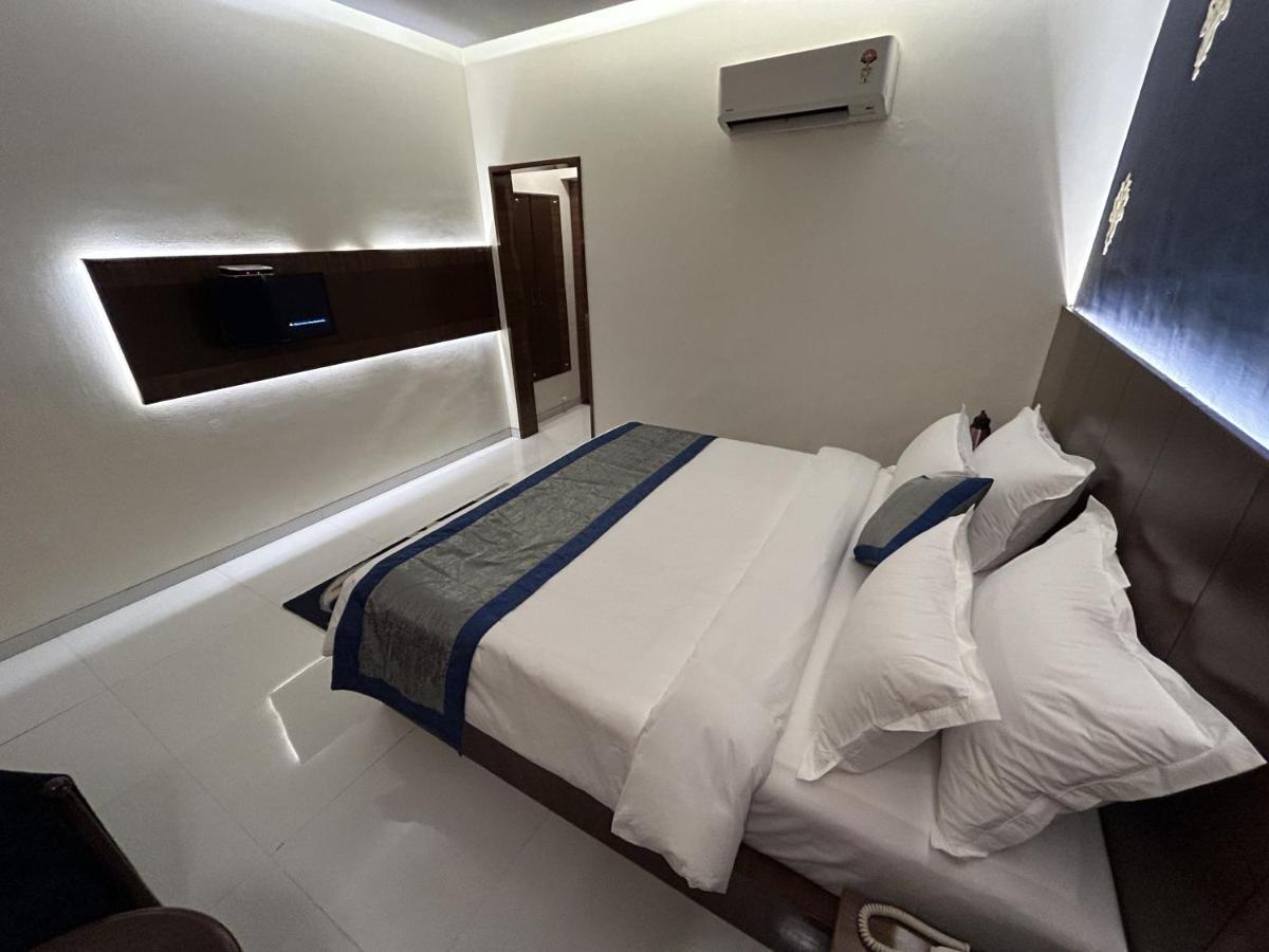 Hotel Gautam 罗纳瓦拉 外观 照片